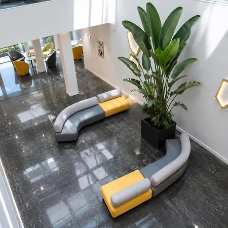 Chi Hotel